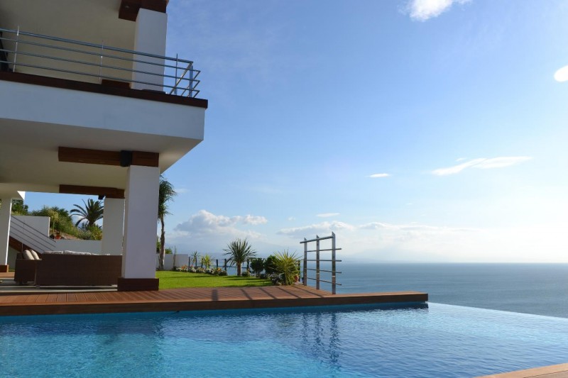 Contemporary villa with panoramic sea views close to Sotogrande
